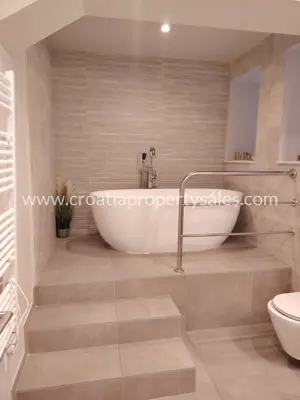 Commercial space 93 m², Split center - near Riva - 4