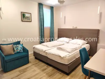 Commercial space 93 m², Split center - near Riva - 1