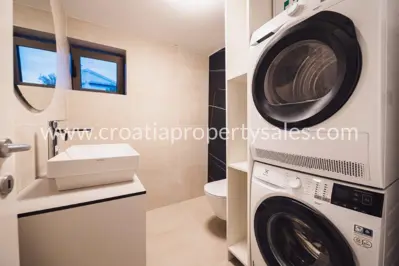 Villa 3 floors, Rogoznica, quiet bay and 4x8 swimming pool with heating - 10
