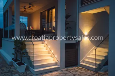 Villa 3 floors, Rogoznica, quiet bay and 4x8 swimming pool with heating - 3