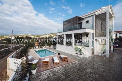 Villa 3 floors, Rogoznica, quiet bay and 4x8 swimming pool with heating - 2