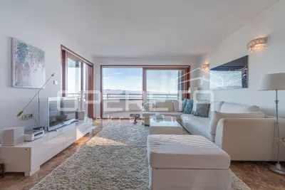 Gelegenheit - großzügiges zweigeschossiges Penthouse mit atemberaubendem Panoramablick - Opatija, 300 m