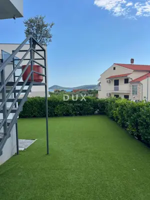 Wohnung 94,6 m², Vodice - 2 Schlafzimmer, Garten - 15