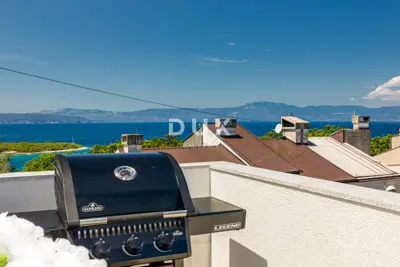 Wohnung 80 m², Njivice - Meerblick und Terrasse mit Grill - 11