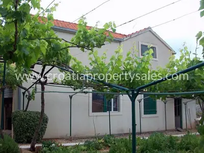 Kuća, Brač, 300 m², 499 000 € - 2