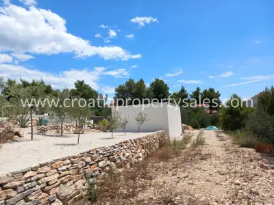 Zemljište 498 m², Otok Brač - rub mjesta i mirno okruženje - 5