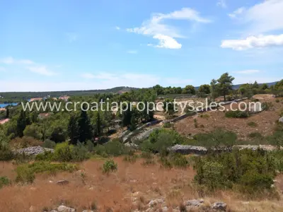 Zemljište 498 m², Otok Brač - rub mjesta i mirno okruženje - 3