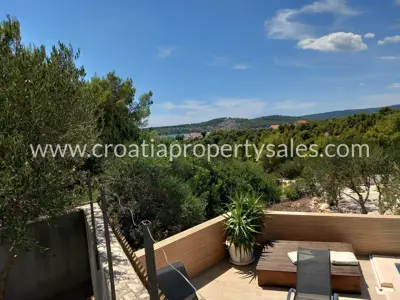 Zemljište 498 m², Otok Brač - rub mjesta i mirno okruženje - 9