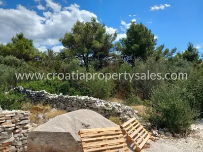 Zemljište 498 m², Otok Brač - rub mjesta i mirno okruženje - 7