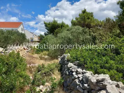 Zemljište 498 m², Otok Brač - rub mjesta i mirno okruženje - 2