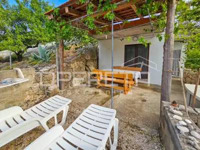 Kuća 45 m², Zastražišće, prvi red do mora i građevinska parcela - 4