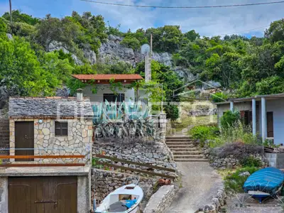 Kuća 45 m², Zastražišće, prvi red do mora i građevinska parcela - 19