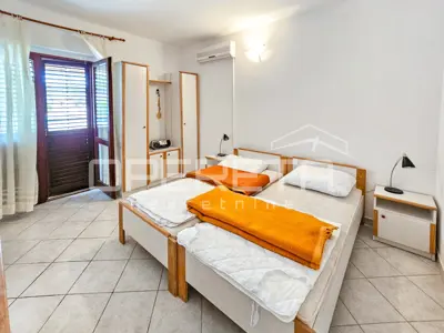 Kuća 45 m², Zastražišće, prvi red do mora i građevinska parcela - 12