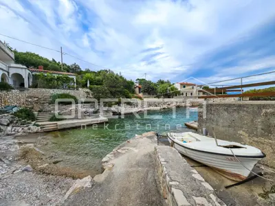 Kuća 45 m², Zastražišće, prvi red do mora i građevinska parcela - 8
