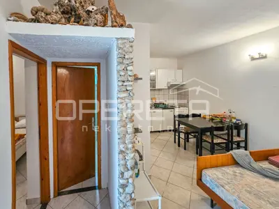 Kuća 45 m², Zastražišće, prvi red do mora i građevinska parcela - 14
