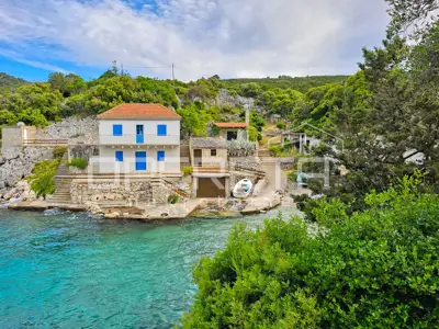 Kuća 45 m², Zastražišće, prvi red do mora i građevinska parcela - 20