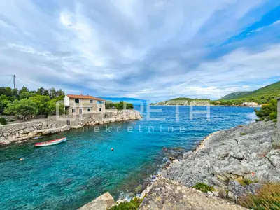 Kuća 45 m², Zastražišće, prvi red do mora i građevinska parcela - 10