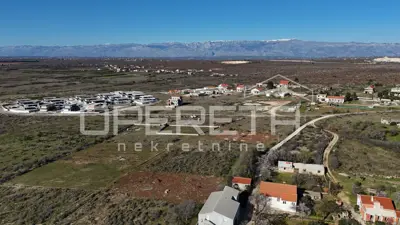 Građevinsko zemljište 1.669 m², Zemunik Gornji - mirna lokacija