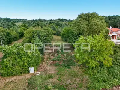 Building plot 699 m², Barban - permit for a house and pool - 2