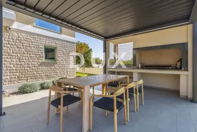 Villa 240 m², Krk - Okolica, Pool und atemberaubender Panoramablick auf das Meer - 9