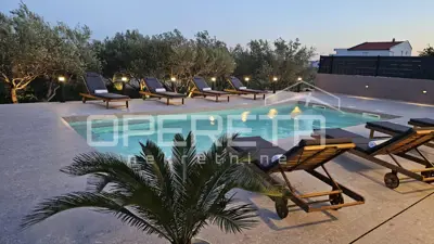 Kaštel Stari-Luksuzna obiteljska vila s bazenom, maslinikom, sportskim sadržaje - 10