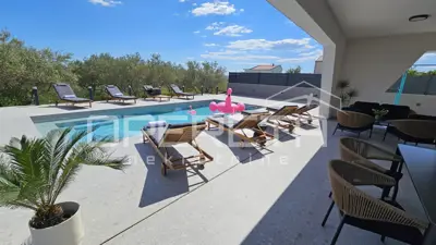 Kaštel Stari-Luksuzna obiteljska vila s bazenom, maslinikom, sportskim sadržaje - 3