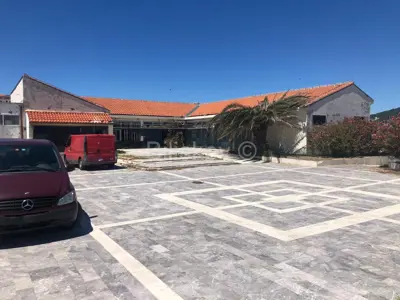 Poslovni objekt 865 m², Rab - prvi red do mora - 7