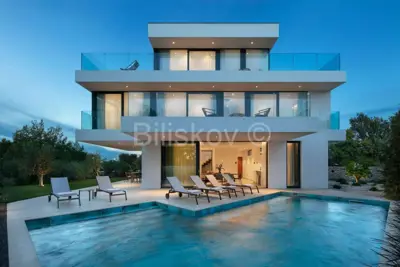 Vila 495 m², Sukošan - prvi red do mora