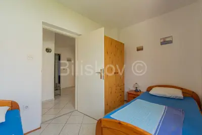 Čiovo, Okrug G. , obiteljska kuća s 4 apartmana, prodaja - 15
