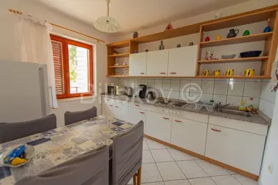 Čiovo, Okrug G. , obiteljska kuća s 4 apartmana, prodaja - 14