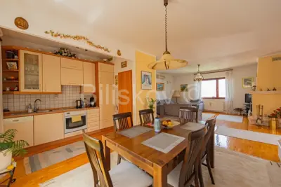 Čiovo, Okrug G. , obiteljska kuća s 4 apartmana, prodaja - 10