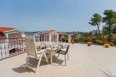 Čiovo, Okrug G. , family house with 4 apartments, for sale