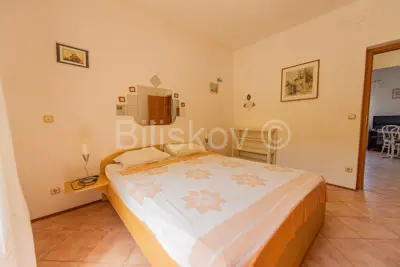 Čiovo, Okrug G. , obiteljska kuća s 4 apartmana, prodaja - 21