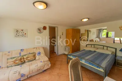 Čiovo, Okrug G. , obiteljska kuća s 4 apartmana, prodaja - 17