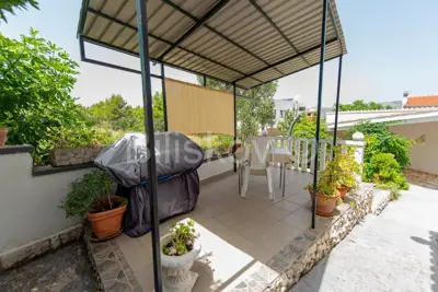 Čiovo, Okrug G. , obiteljska kuća s 4 apartmana, prodaja - 4