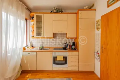 Čiovo, Okrug G. , obiteljska kuća s 4 apartmana, prodaja - 11