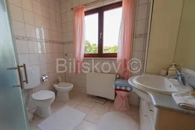 Čiovo, Okrug G. , obiteljska kuća s 4 apartmana, prodaja - 8