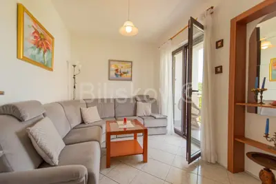 Čiovo, Okrug G. , obiteljska kuća s 4 apartmana, prodaja - 12