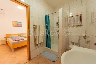 Čiovo, Okrug G. , obiteljska kuća s 4 apartmana, prodaja - 20