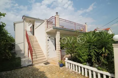 Čiovo, Okrug G. , obiteljska kuća s 4 apartmana, prodaja - 2