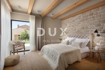 Villa 270 m², Tinjan - Meerblick und beheizter Pool - 14