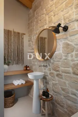 Villa 270 m², Tinjan - Meerblick und beheizter Pool - 17