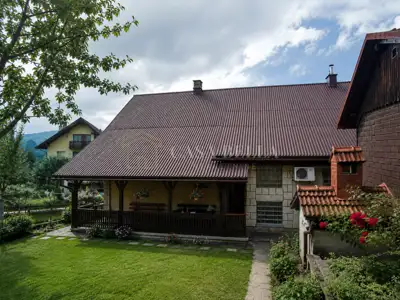 Kuća 270 m², Skrad - uređena okućnica 665 m²
