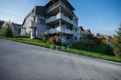 Sveti Ivan Zelina, Kuća s četiri stambene jedinice u blizini centra -