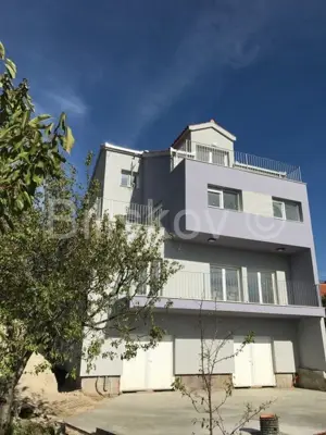 Gewerberaum 97 m², Mravince - Erdgeschoss und 2 Eingänge