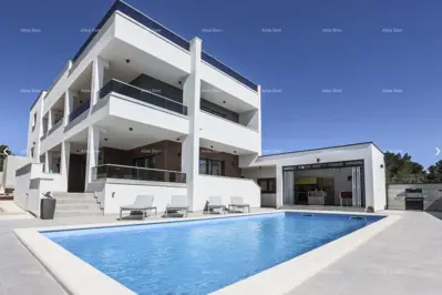 Villa 340 m², Medulin - Meerblick und beheizter Pool - 2