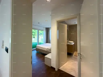 New construction, modern house with a pool! - 18