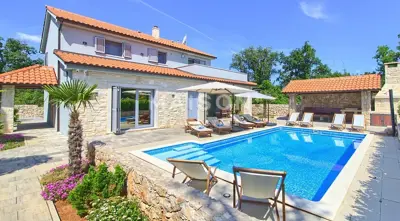 Krk, mediterranes Haus mit Pool in ruhiger Lage
