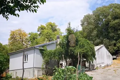 Haus 107 m², Kukuljanovo - Nähe zum See und Investitionspotenzial