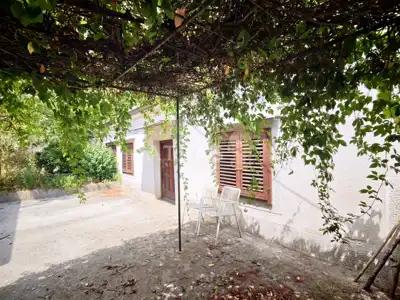Haus 107 m², Kukuljanovo - Nähe zum See und Investitionspotenzial - 2